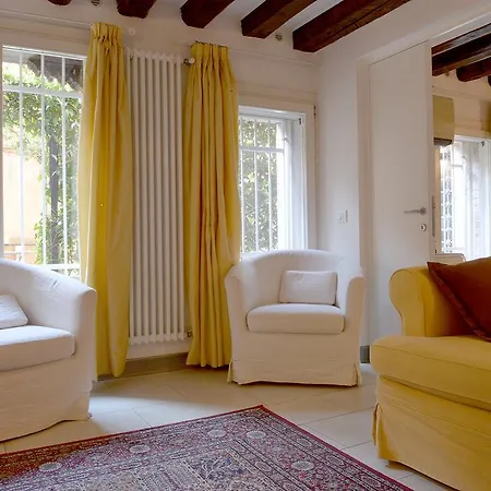 Appartement San Beneto Design Studio *